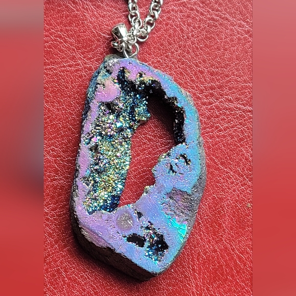 Crystal Rock Necklace - Picture 2 of 3